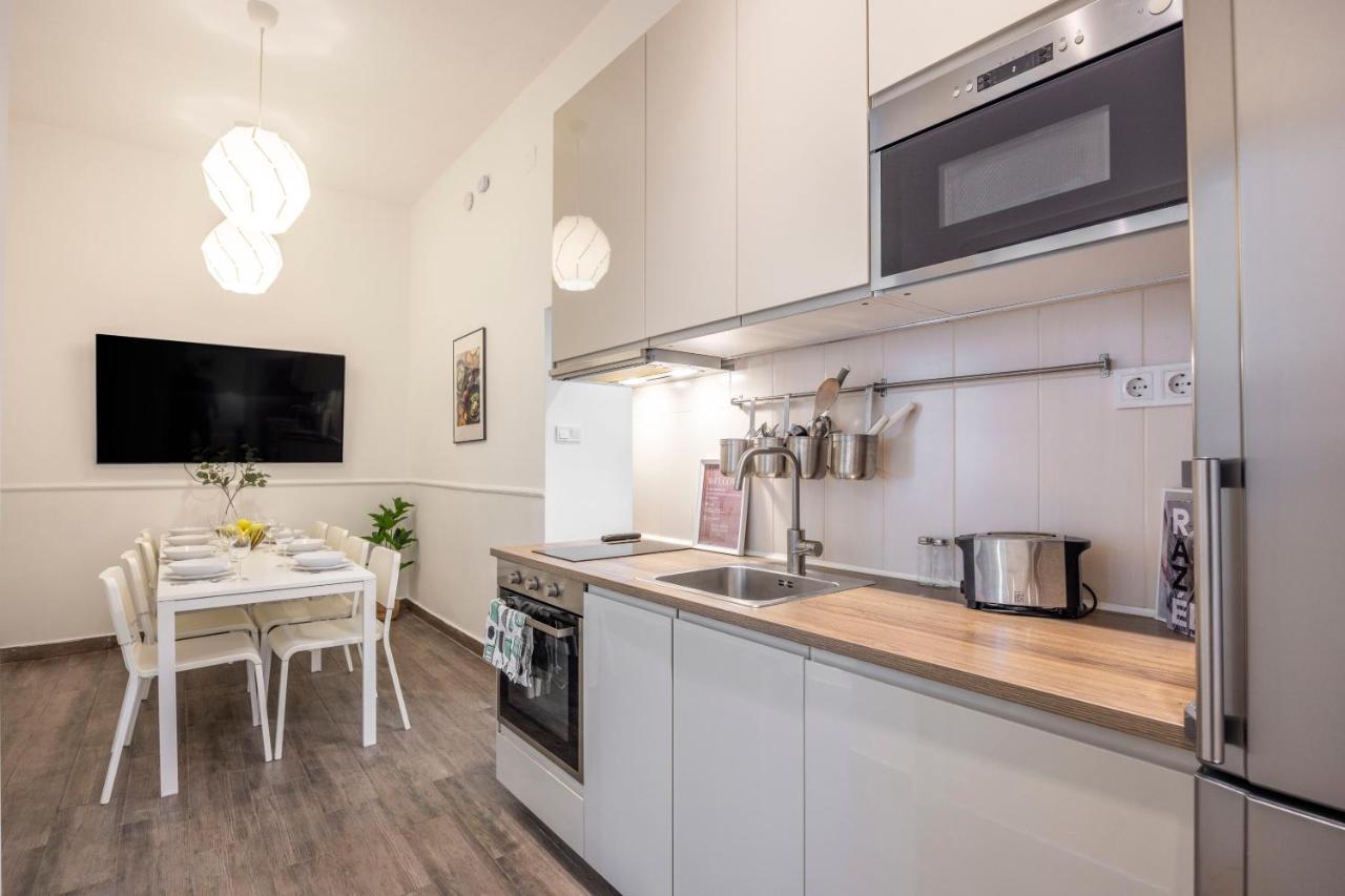 Central Grand Apartment With 5Bedrm 2Bathroom บูดาเปสต์ ภายนอก รูปภาพ